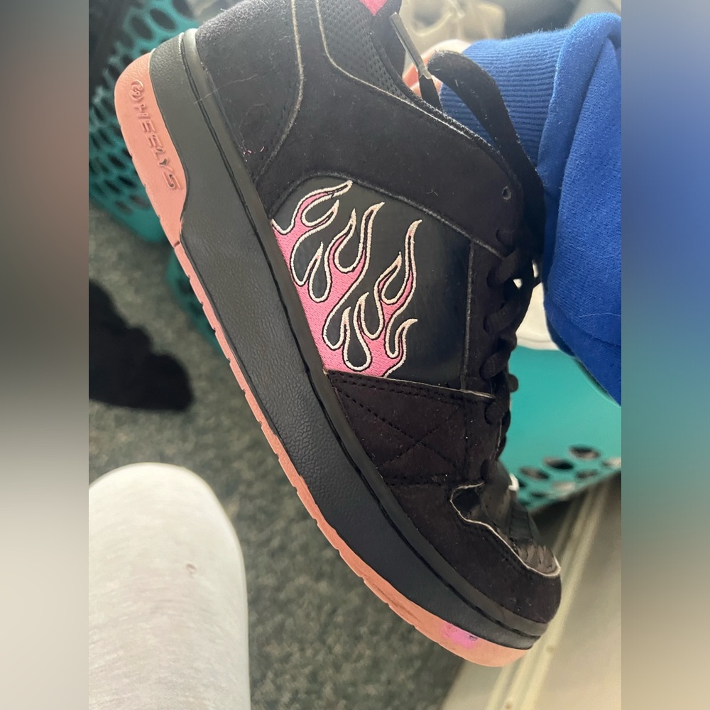 HEELYS! Size 8.5-9 in girl’s/women’s shoes.